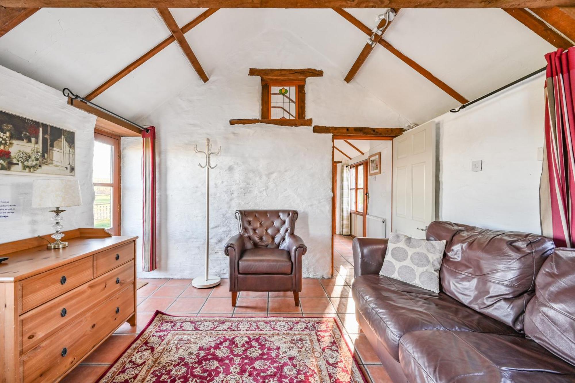 Polean Farm Cottages - With Free Animal Feeding And Pony Rides And Free Access To A Nearby Pool 루 객실 사진